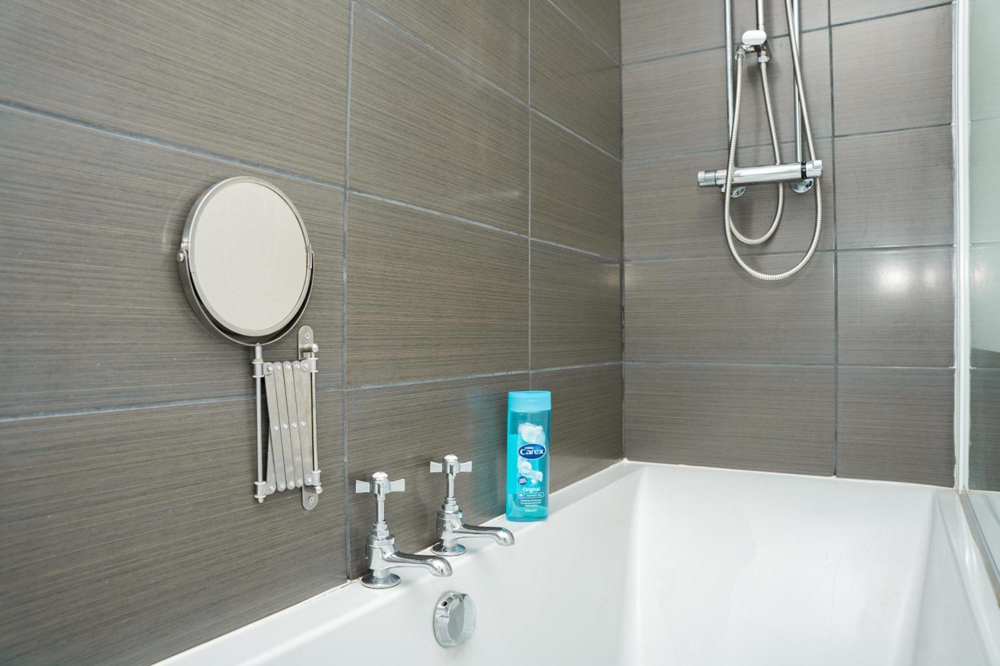 Villa Stylish 3 Bed House With Free Parking Leeds  Esterno foto